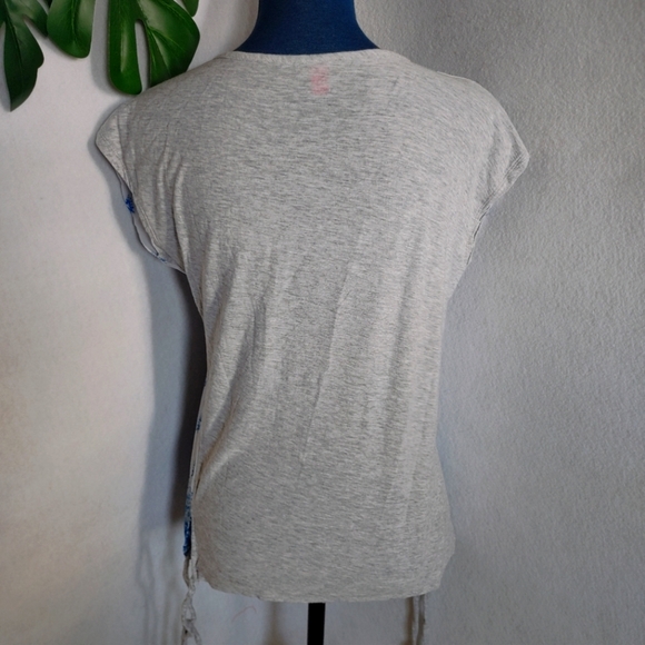 Vince Camuto Side Tie Medallion Blouse Top - Picture 5 of 7